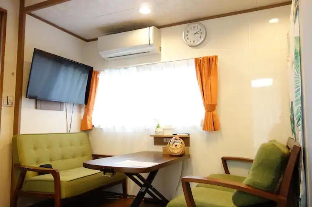 Apartment Paradise Makishi: Okinawa Experience Steps From Kokusai Street